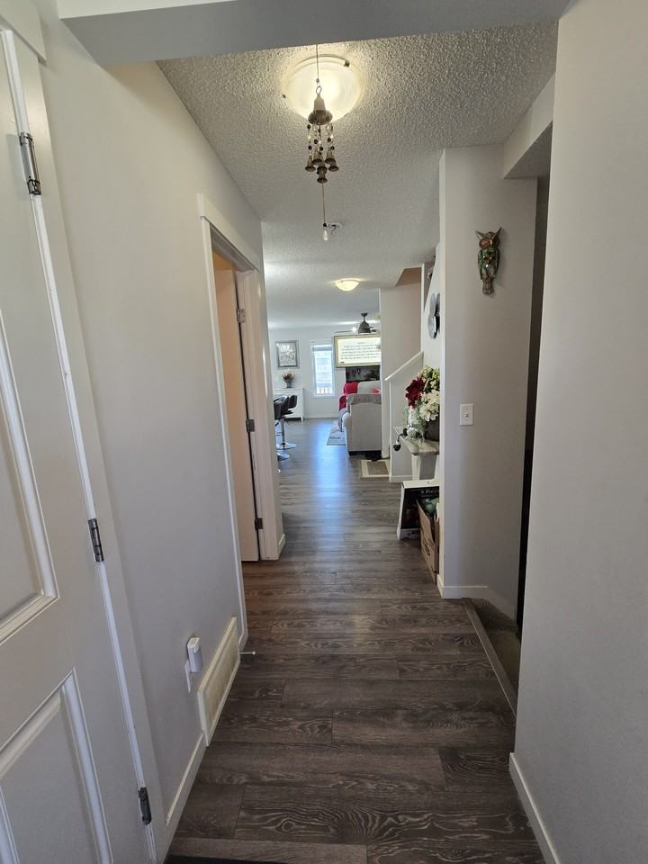 2622 16 St Nw - Photo 3 of 16