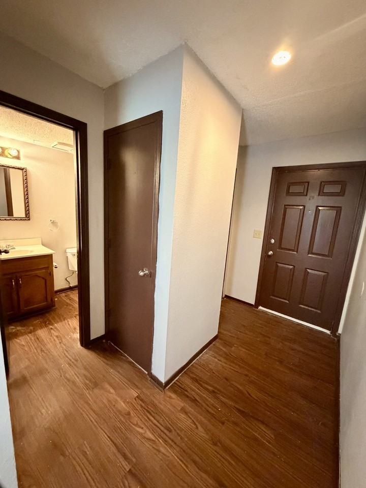 215 Ne Timbercreek Dr #1 - Photo 2 of 12