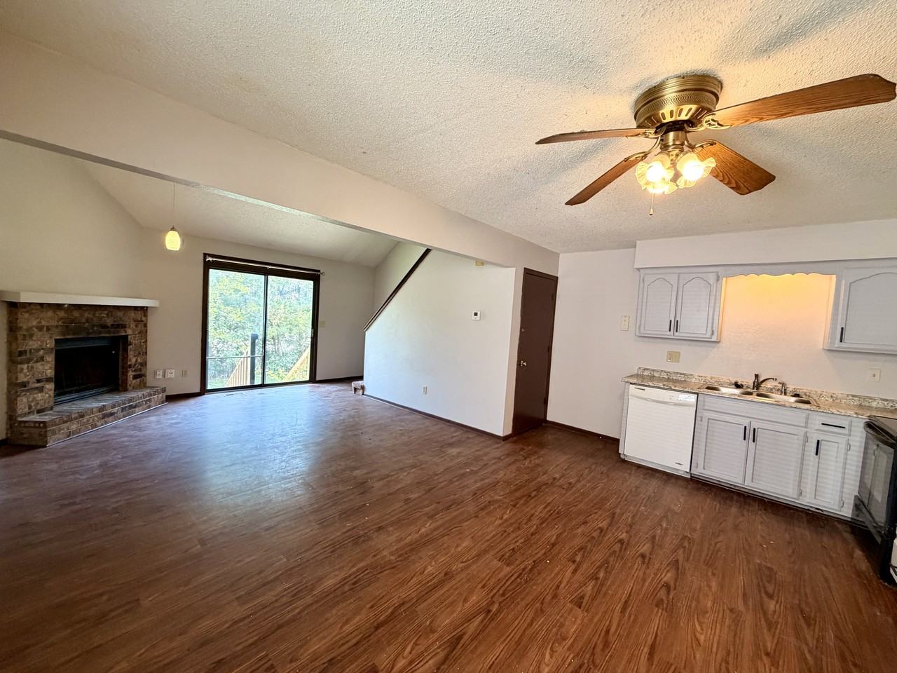215 Ne Timbercreek Dr #1 - Photo 3 of 12