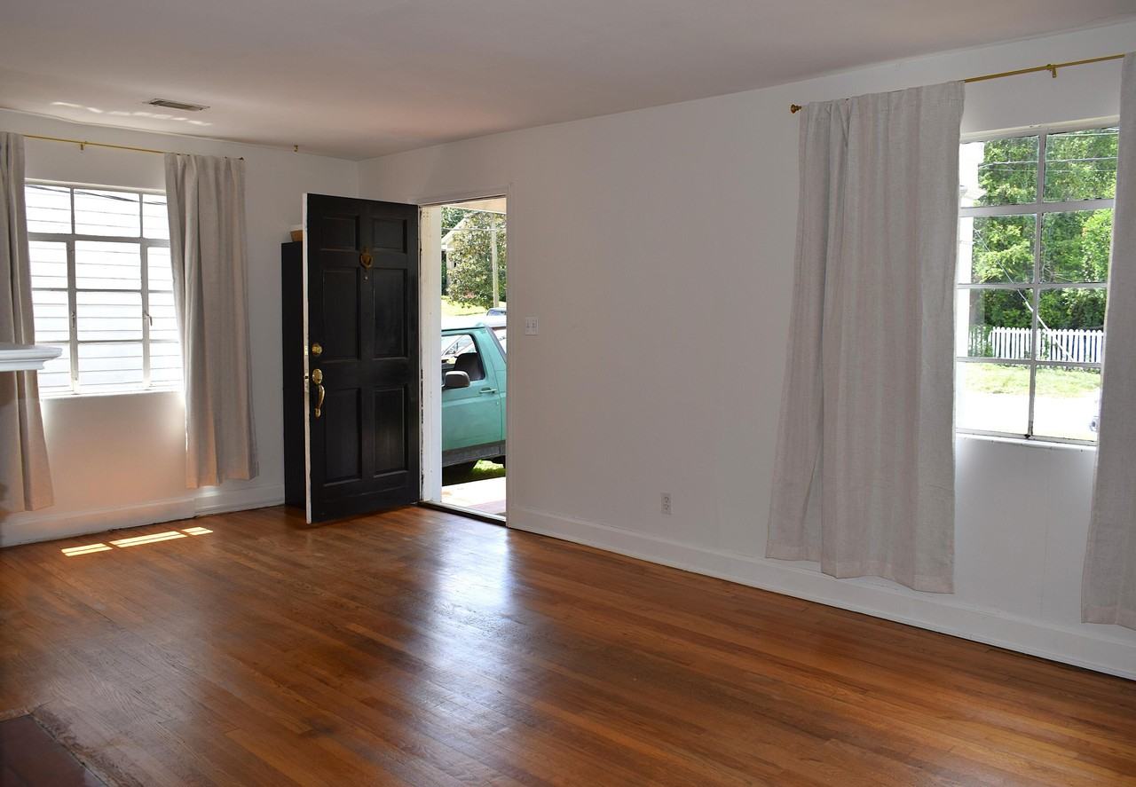 1208 Hickman Rd #B - Photo 2 of 17