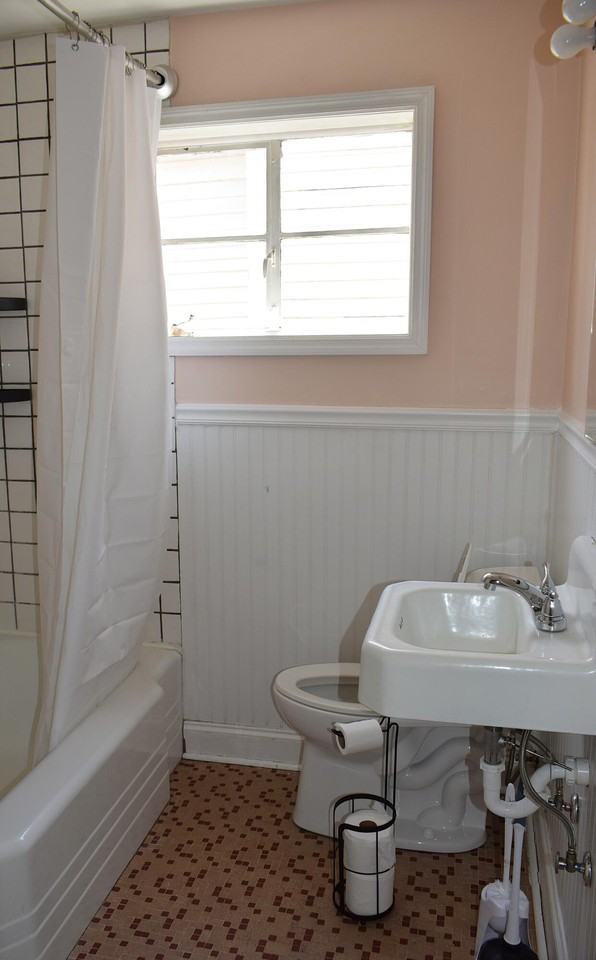 1208 Hickman Rd #B - Photo 4 of 17