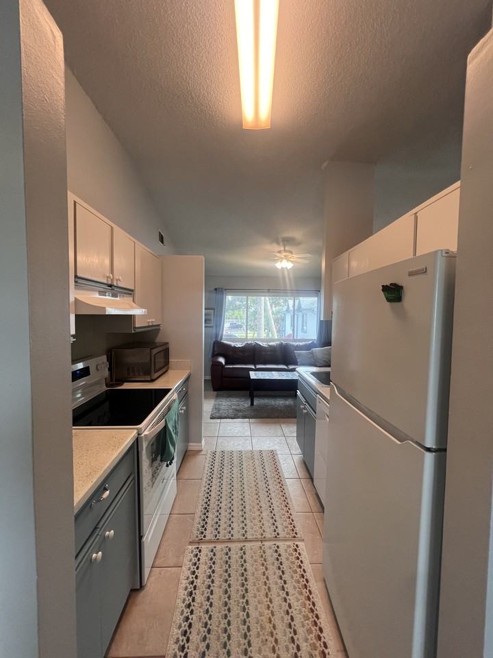 426 Beach Park Ln #1 - Photo 4 of 20