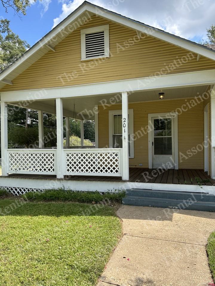 201 S Farmerville St #1 - Photo 3 of 19