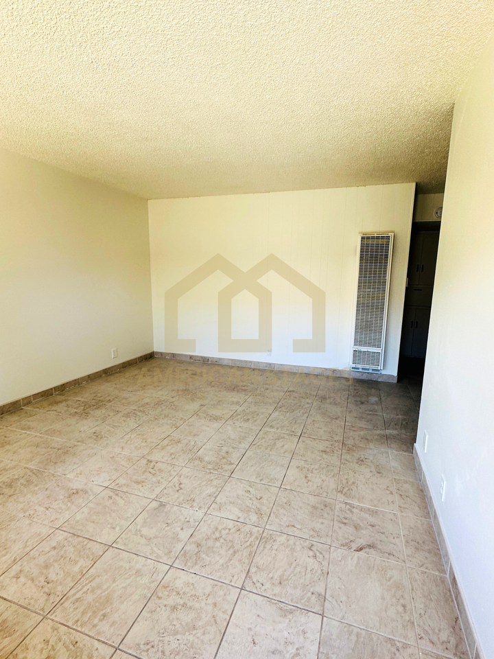 537 N S St #B - Photo 3 of 12