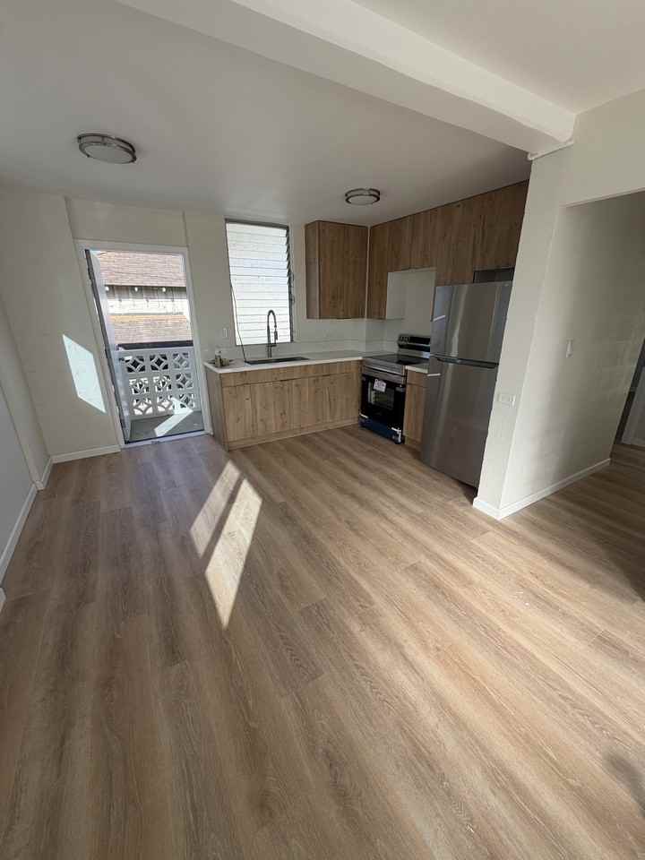 910 Factory St #1 - Photo 3 of 12