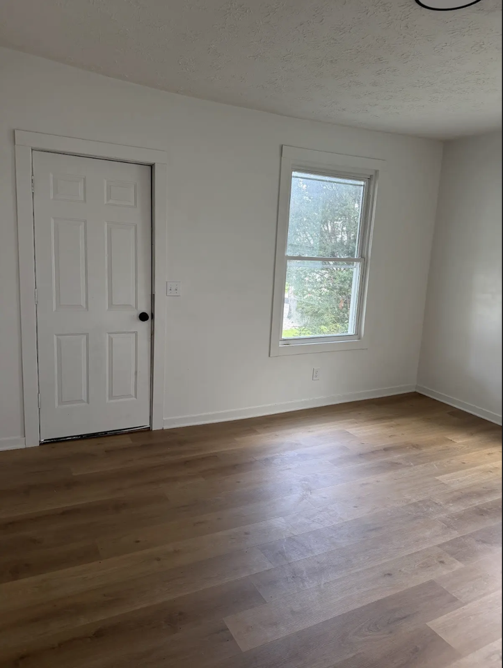 861 E Market St #1 - Photo 3 of 11
