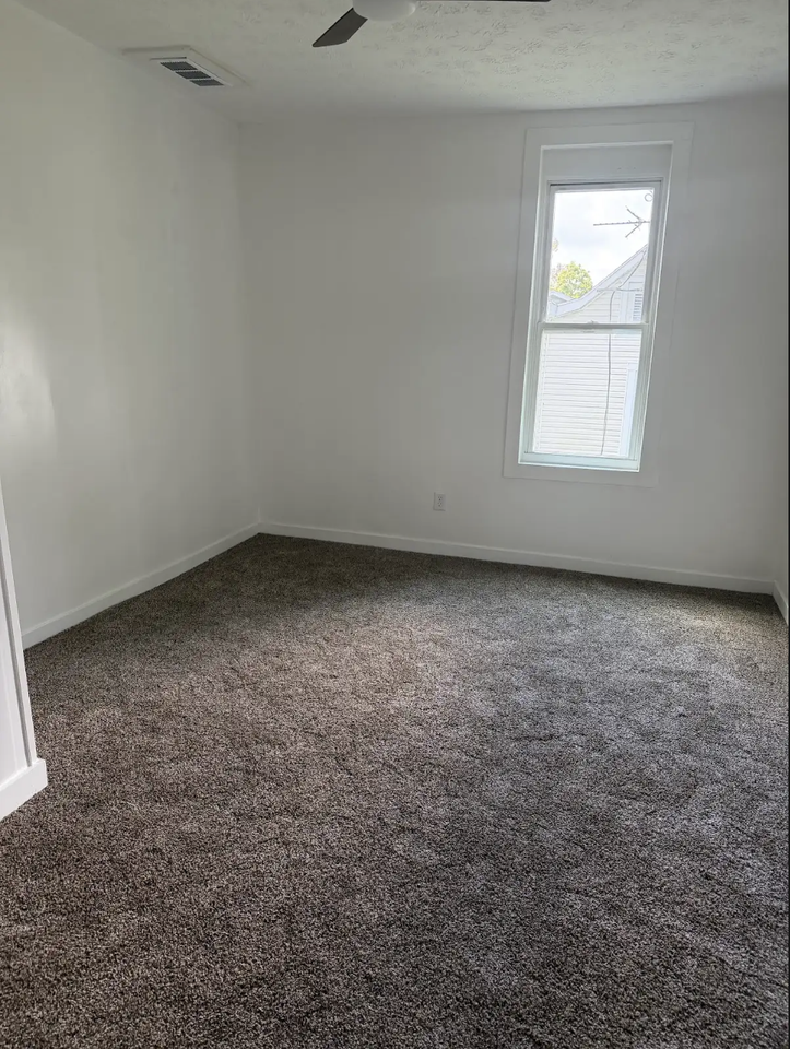 861 E Market St #1 - Photo 5 of 11