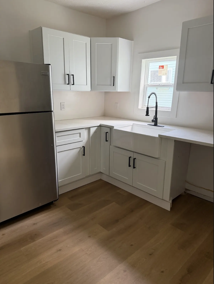 861 E Market St #1 - Photo 6 of 11