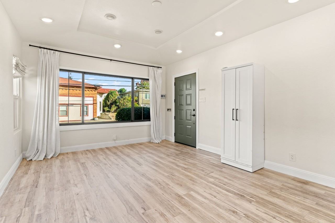 2810 55th Ave - Photo 2 of 18