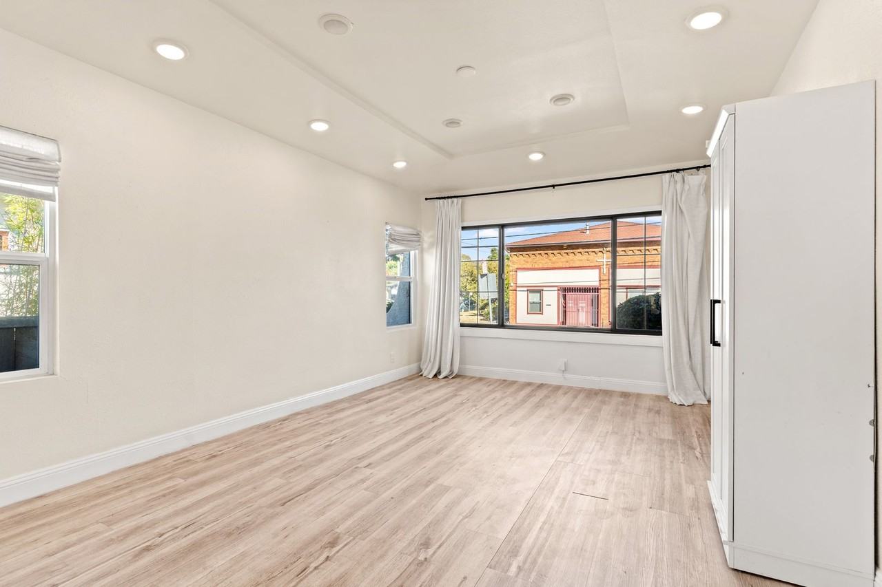 2810 55th Ave - Photo 4 of 18