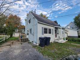 featured image of 4 Meadow St Lowr #LOWER