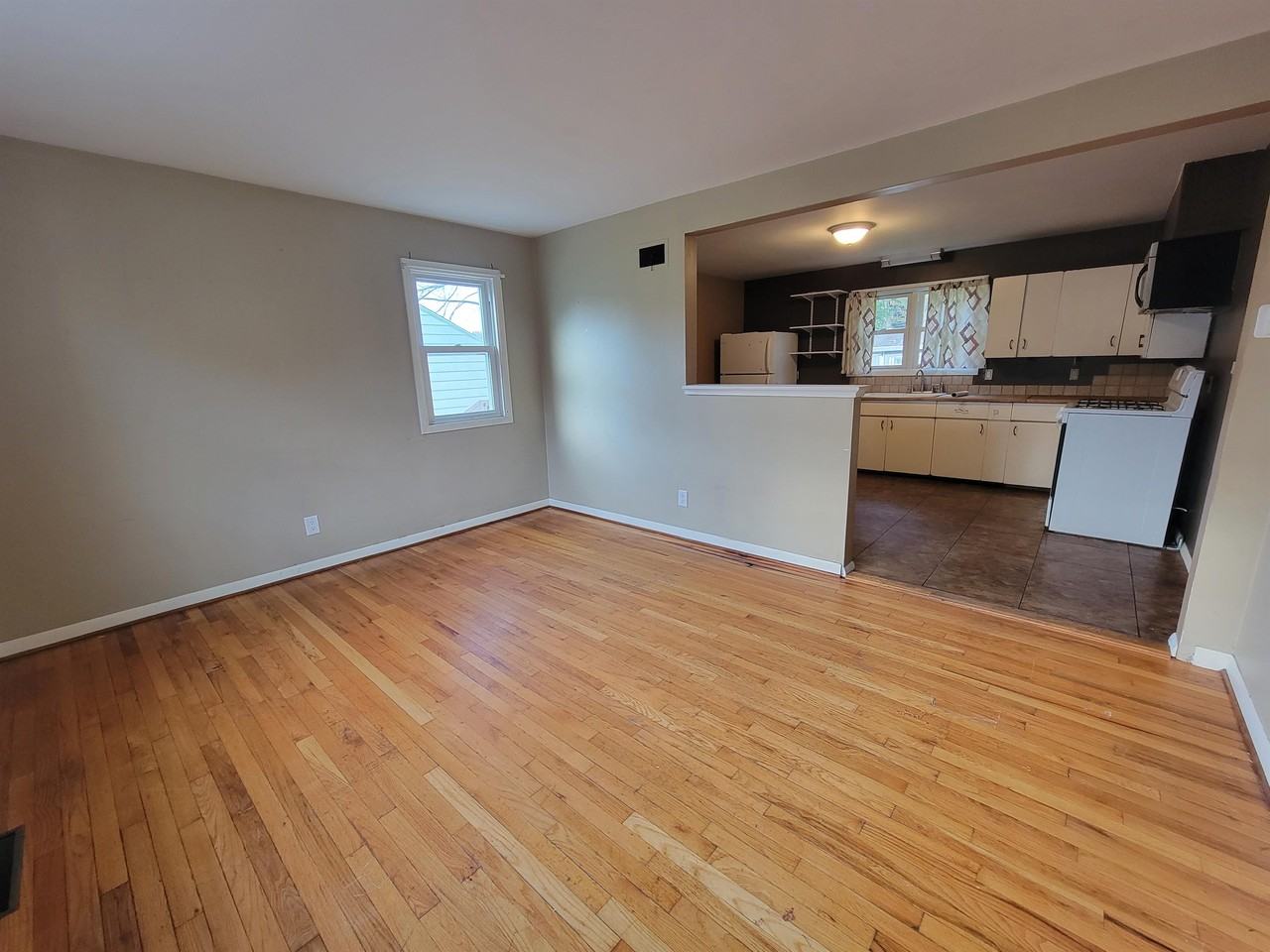 4 Meadow St Lowr - Photo 5 of 7