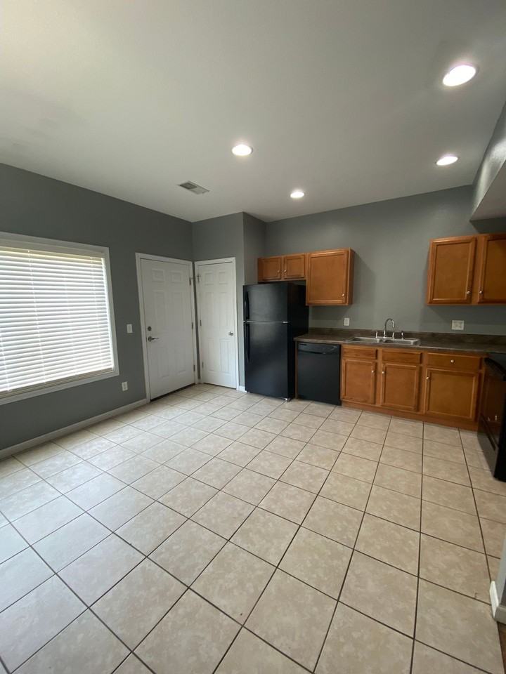 201 Stella Ln. - Photo 4 of 13