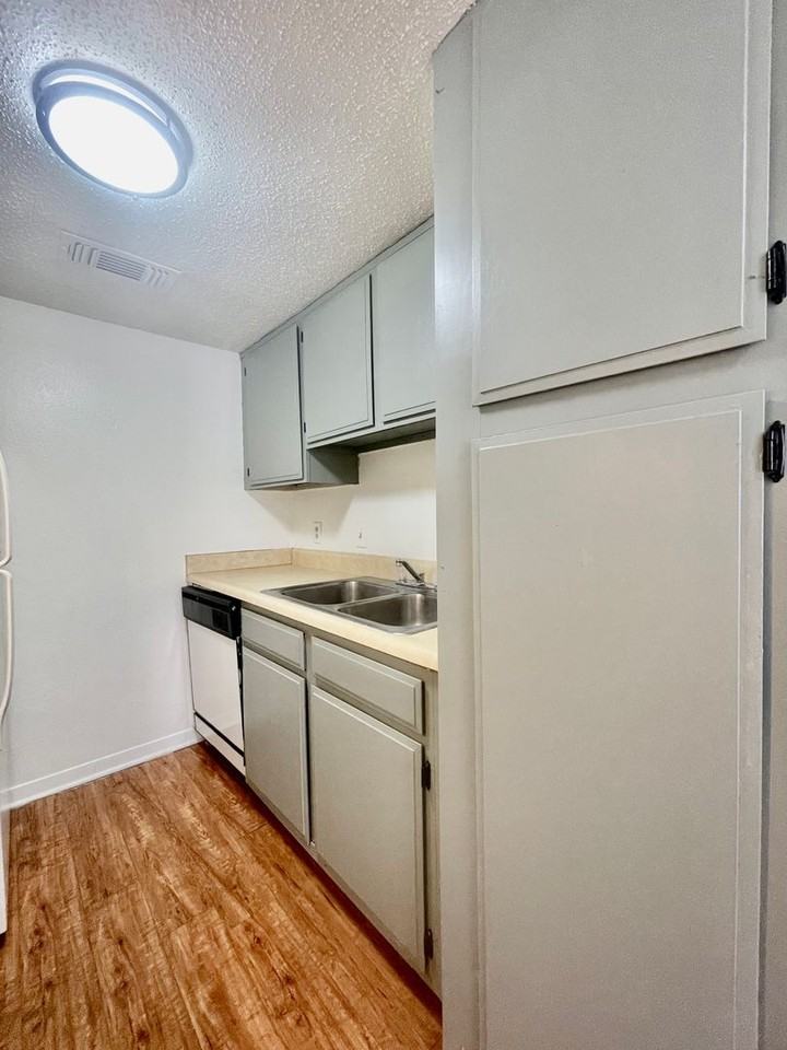 Chestnut Place Apartments - Photo 7 of 27