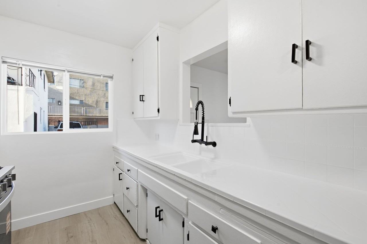 6860-6870 Hazeltine Avenue - Photo 5 of 14