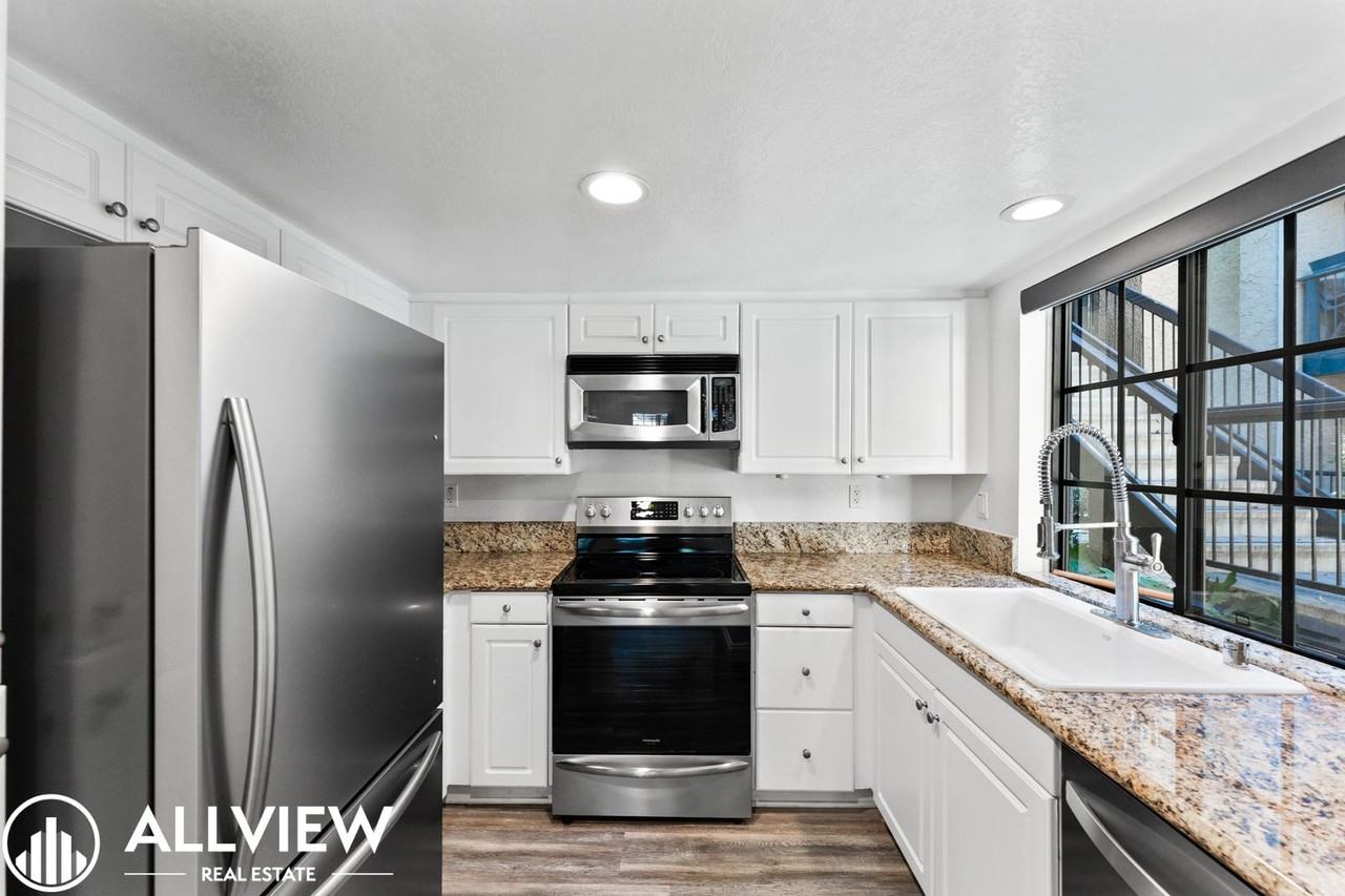25531 Indian Hill Ln #E - Photo 3 of 22