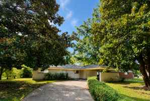 featured image of 1717 Alison Ave