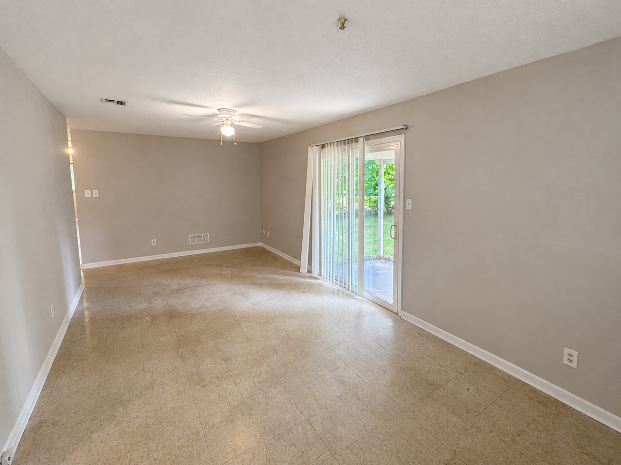 1717 Alison Ave - Photo 4 of 12