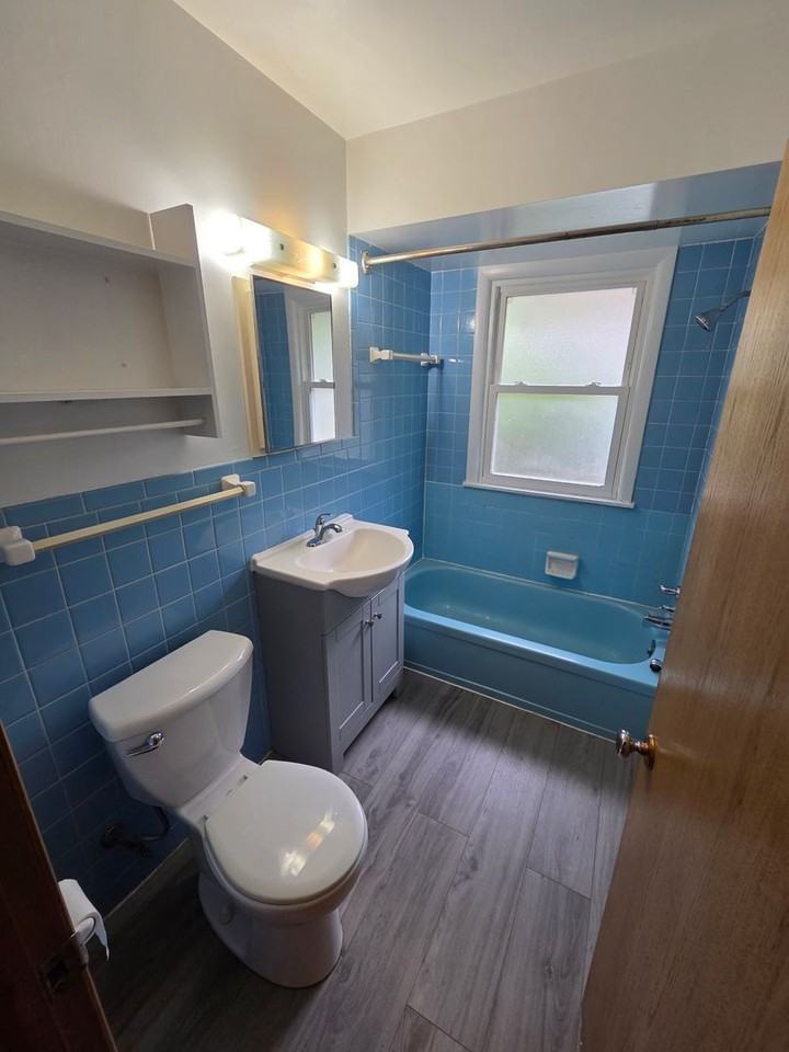 4229 Unity Ave N - Photo 5 of 15