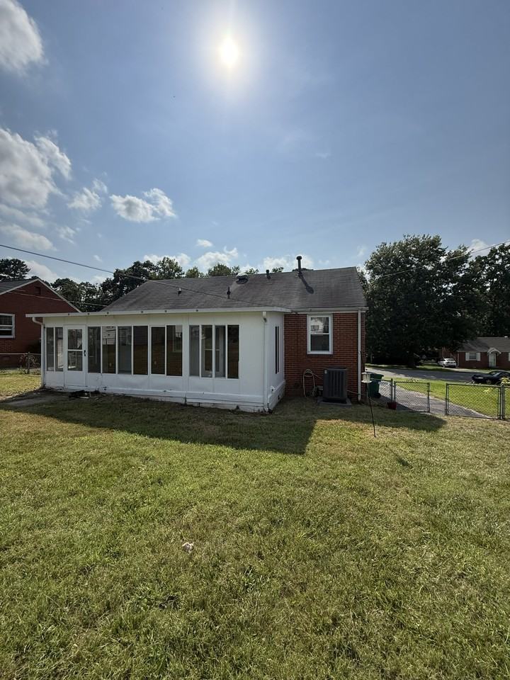 1659 Rockwood Rd #1 - Photo 2 of 22
