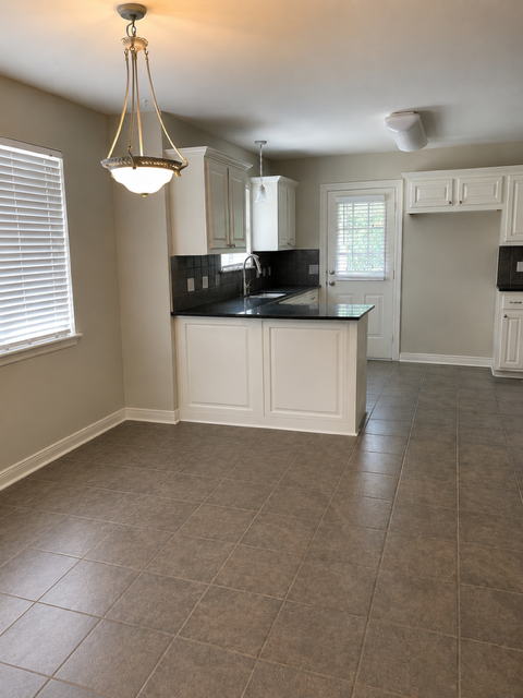 201 N River Rd #1 - Photo 4 of 8