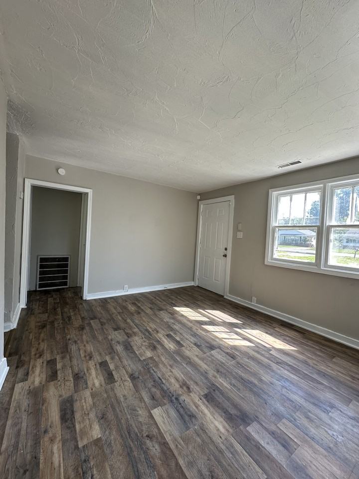 3411 Burton Pl #1 - Photo 3 of 9