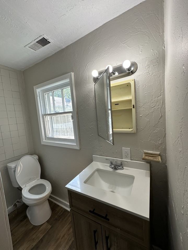 3411 Burton Pl #1 - Photo 7 of 9
