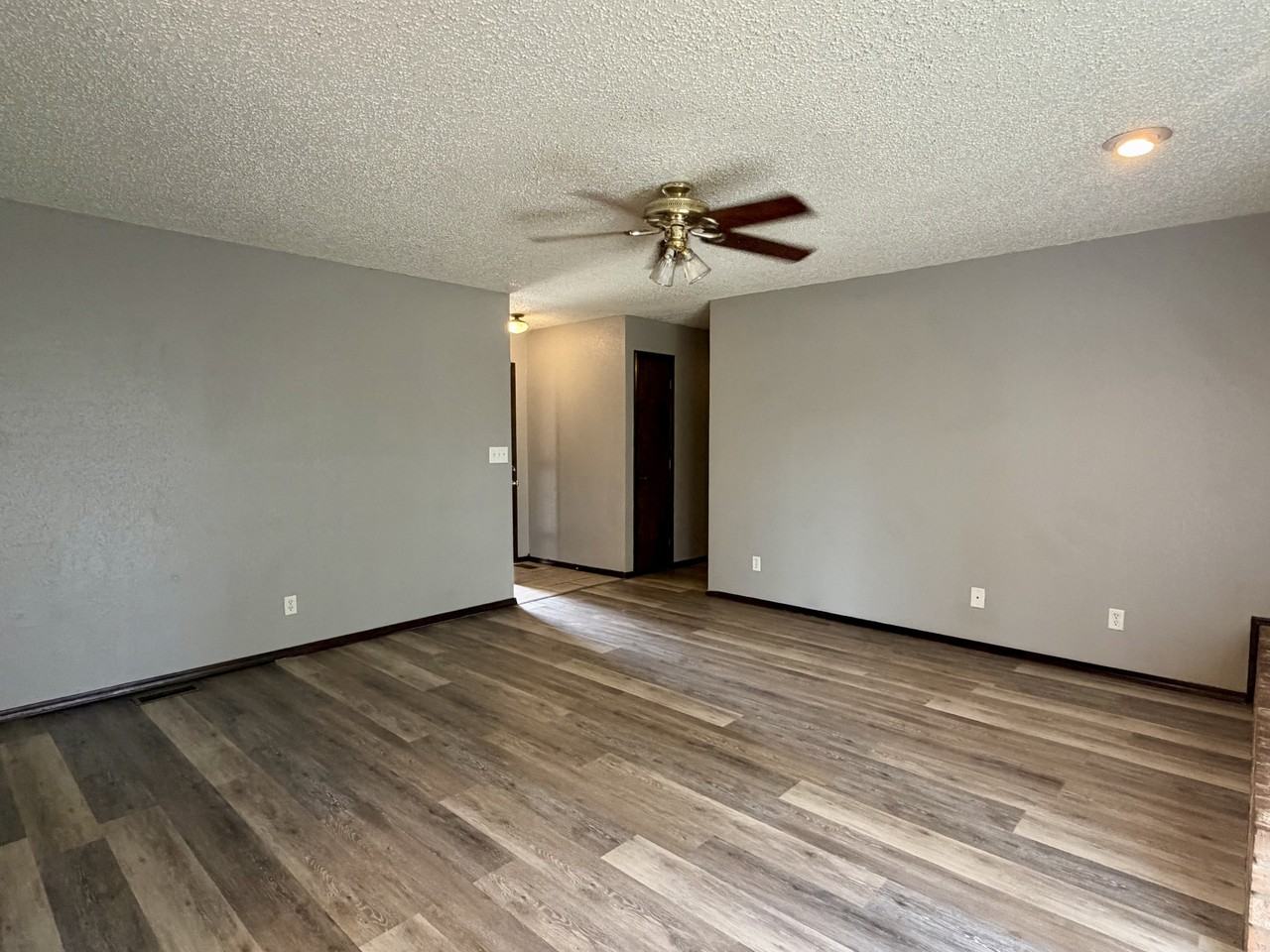 109 S Keystone Dr #1 - Photo 3 of 8