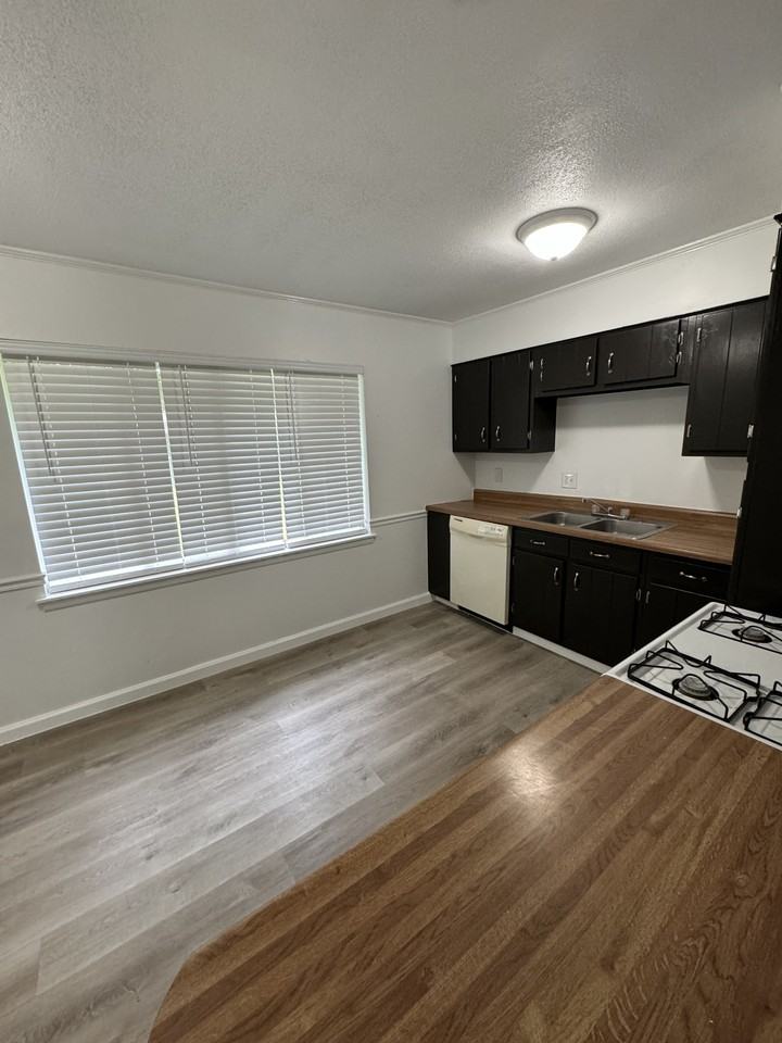 7005 Denver Dr #1 - Photo 4 of 28