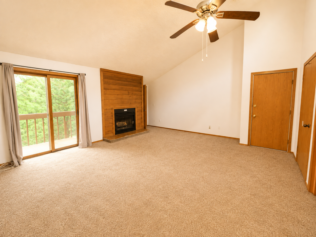 2932 Shadow Creek Dr - Photo 2 of 13