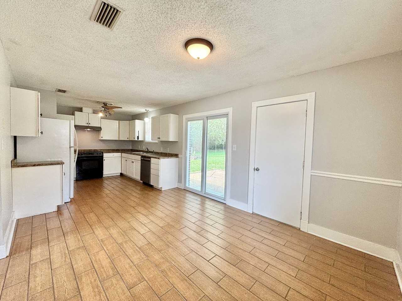 4904 Andrea Ln - Photo 6 of 17