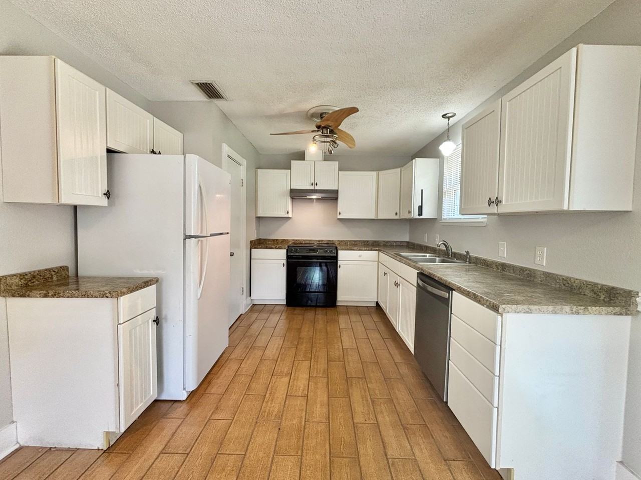 4904 Andrea Ln - Photo 7 of 17