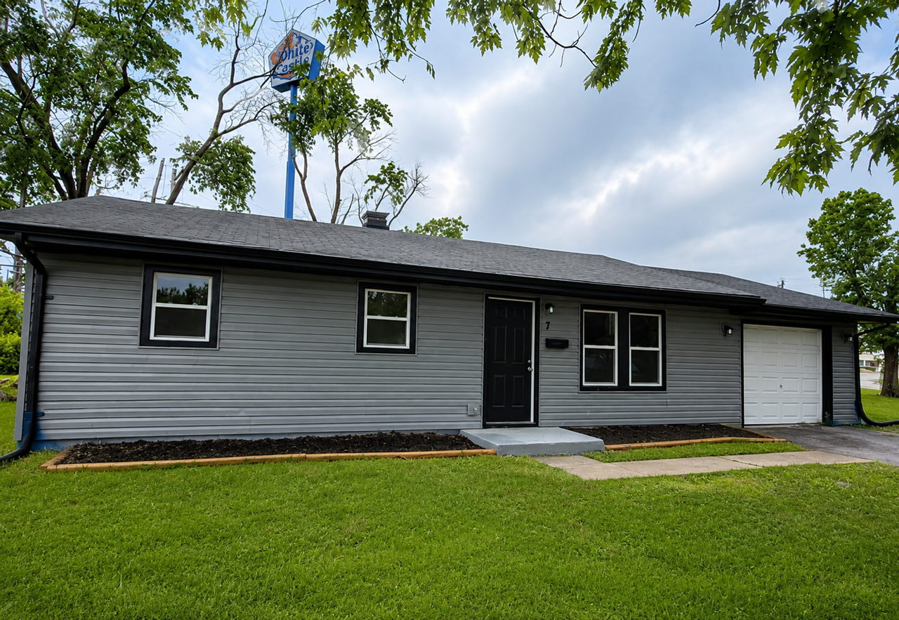 7 Lazarcheff Dr