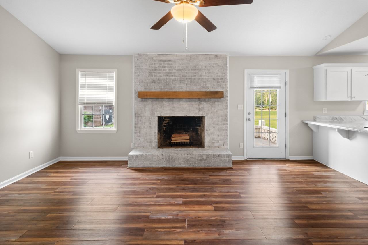 605 Honeysuckle Ln - Photo 5 of 27