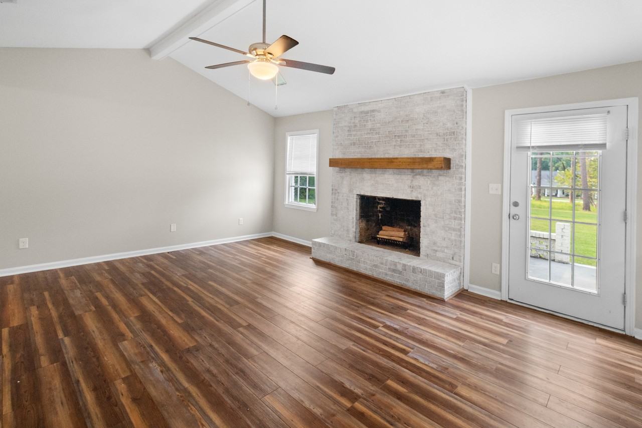 605 Honeysuckle Ln - Photo 6 of 27
