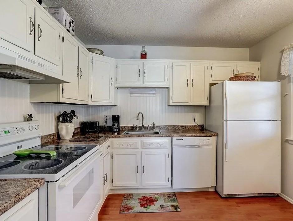 224 Lexington Dr #1 - Photo 6 of 30