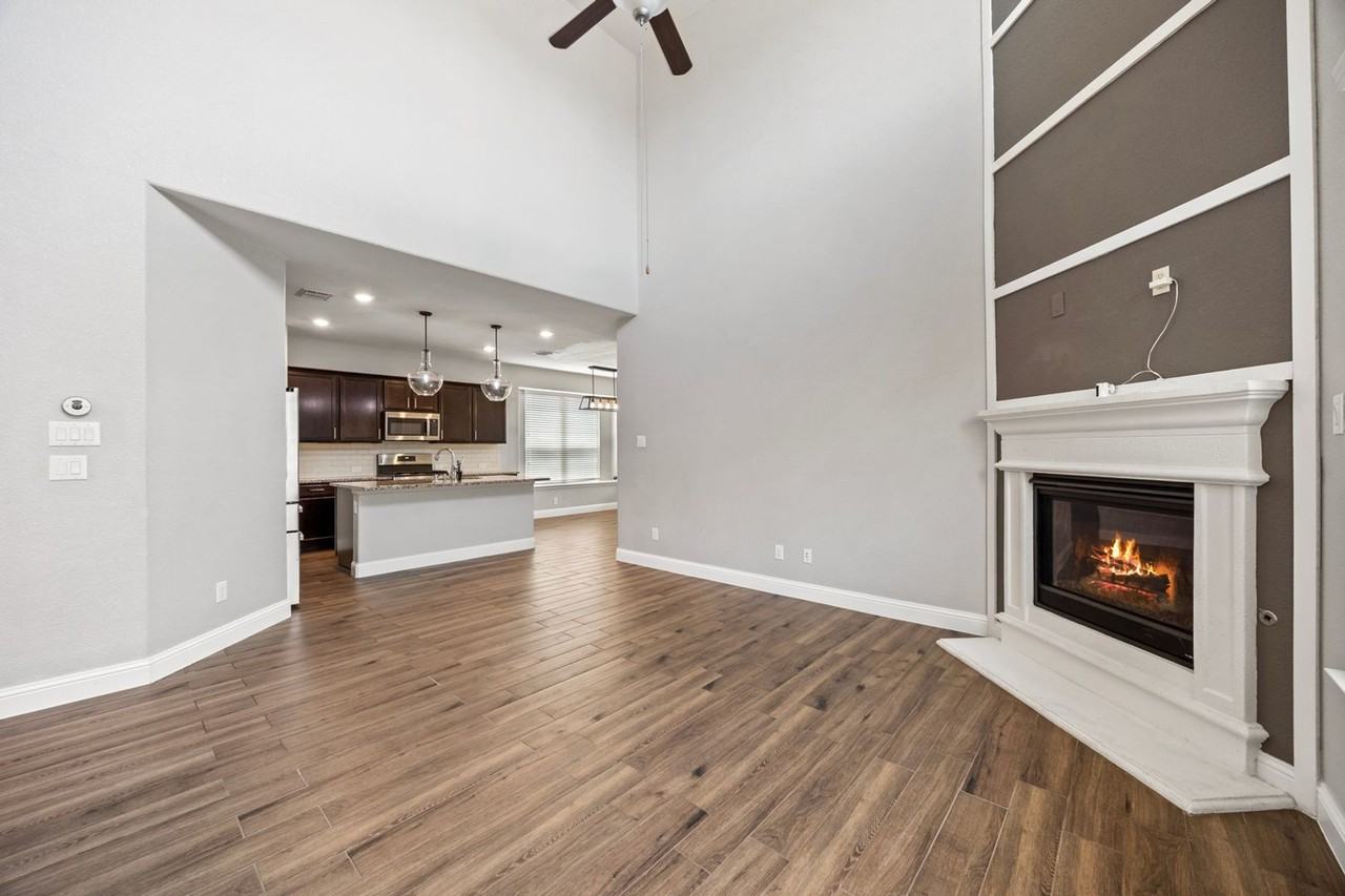 1420 Alamandine Ave - Photo 3 of 17