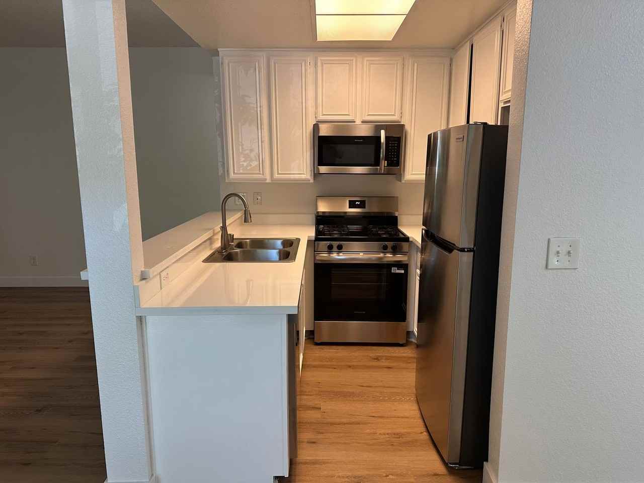 Benefit Apartments - Photo 4 of 29