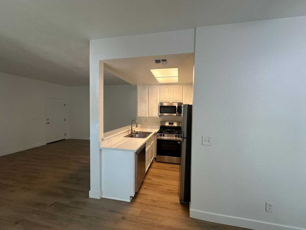 Benefit Apartments - Photo 5 of 29