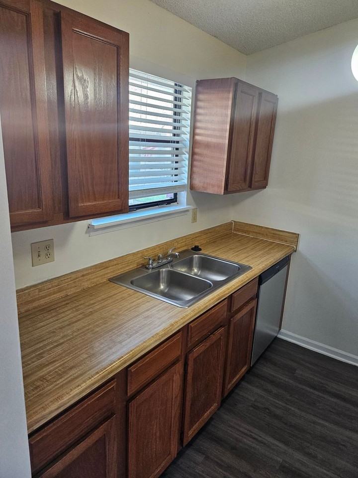 1342 Independence Dr #C - Photo 6 of 24