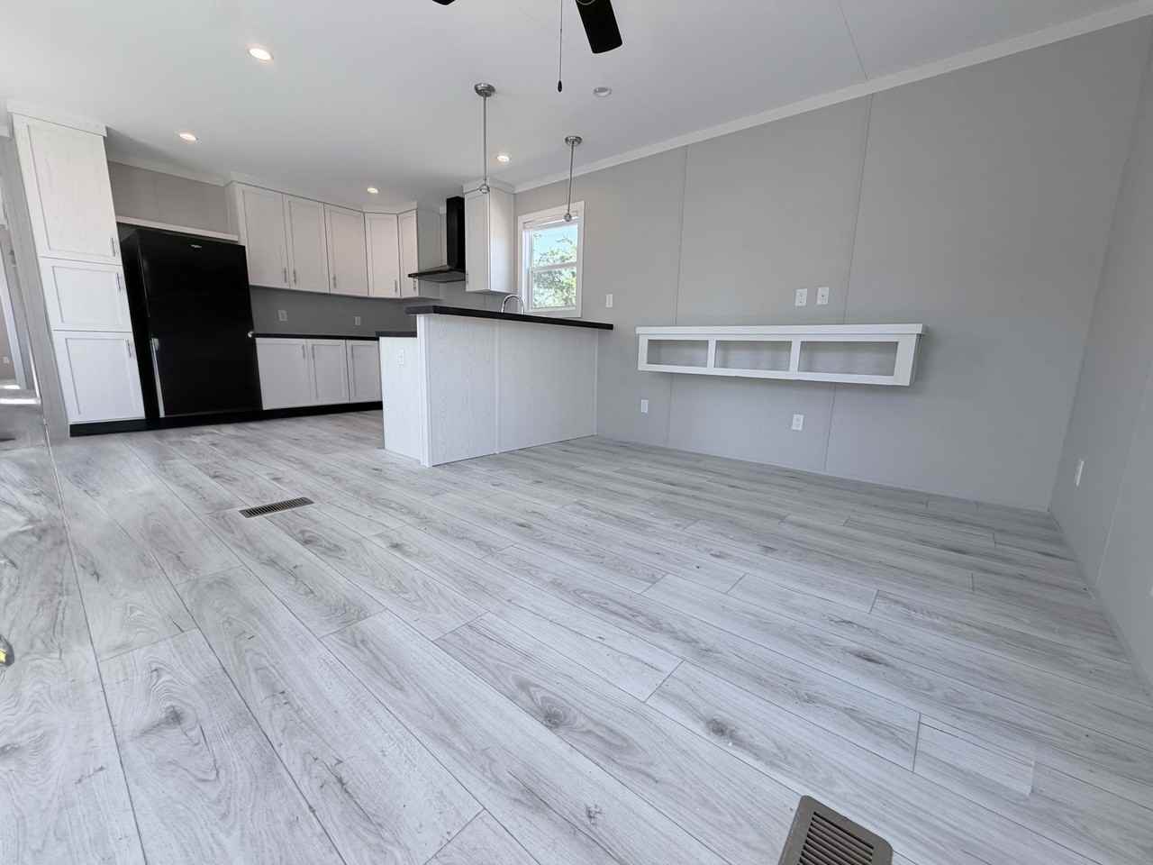 709 N Collins Fwy #31 - Photo 2 of 27