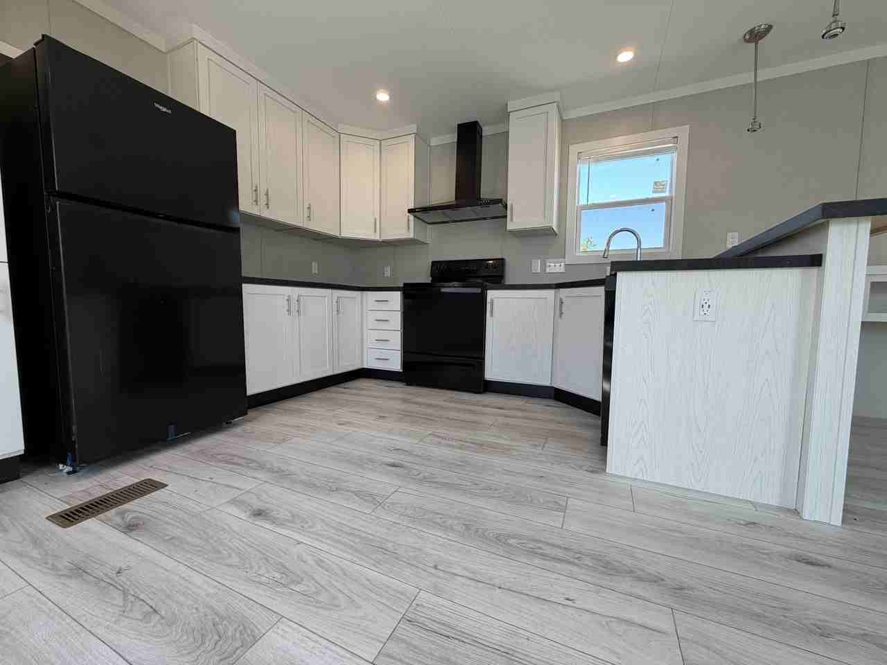 709 N Collins Fwy #31 - Photo 4 of 27