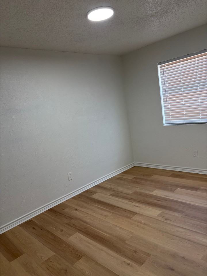 4910 East Side Investments LLC - Photo 3 of 17
