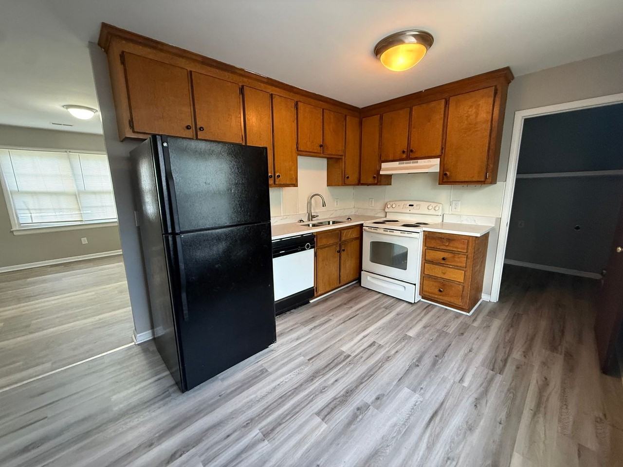 1809 E Trail Dr Se - Photo 3 of 10