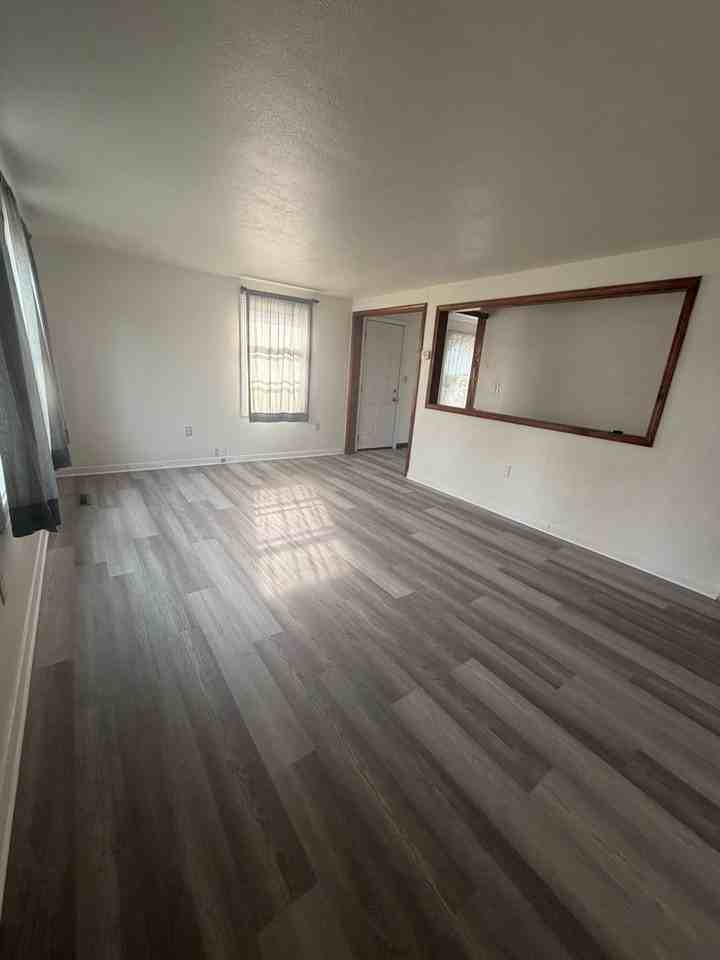 2211 W Olympic Ave - Photo 2 of 8