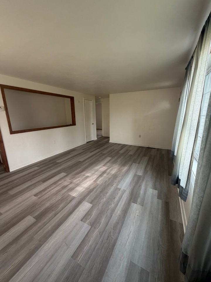 2211 W Olympic Ave - Photo 3 of 8