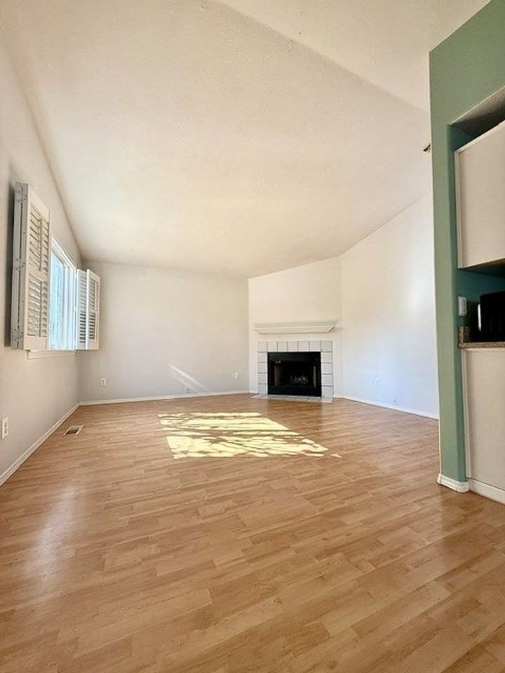 3737 Se 68th Ave - Photo 2 of 26