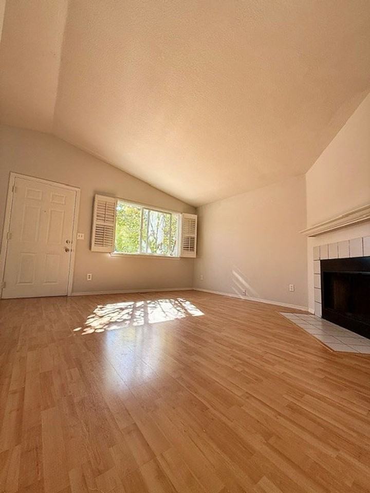 3737 Se 68th Ave - Photo 3 of 26