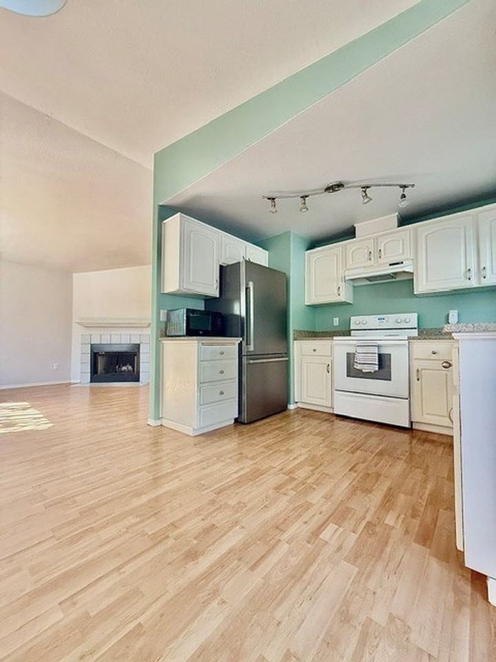 3737 Se 68th Ave - Photo 5 of 26