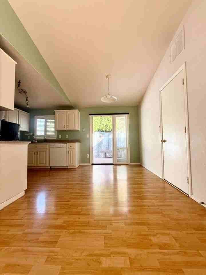 3737 Se 68th Ave - Photo 6 of 26